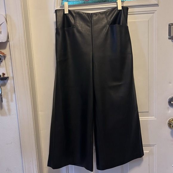 T Tahari Womens Faux Vegan Leather Cropped Wide Leg Pant Black  Sz12 Side Zipper - Picture 3 of 12
